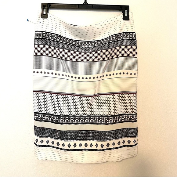 NEW Ann Taylor Multi Striped Pattern Pencil Skirt Size 10 Lined Side Zip & Slit - Picture 1 of 7
